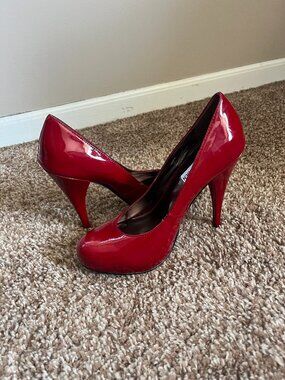Steve Madden red leather heels - women's size 6.5